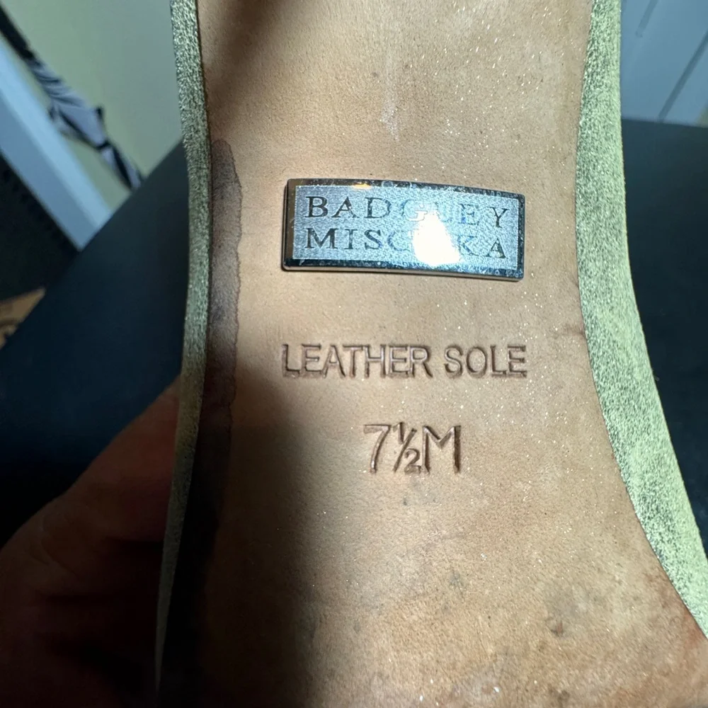 Badgley Mischka soft brushed gold size 7.5 pumps